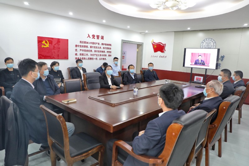 党支部书记孙瑛主持研讨会